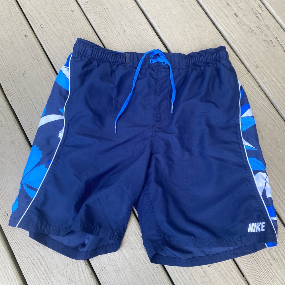 NWOT Nike - Mens swim trunks navy/royal blue/white & floral design side, Size: M